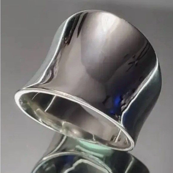 New! Concave Silver Tone Ring - Picture 3 of 6